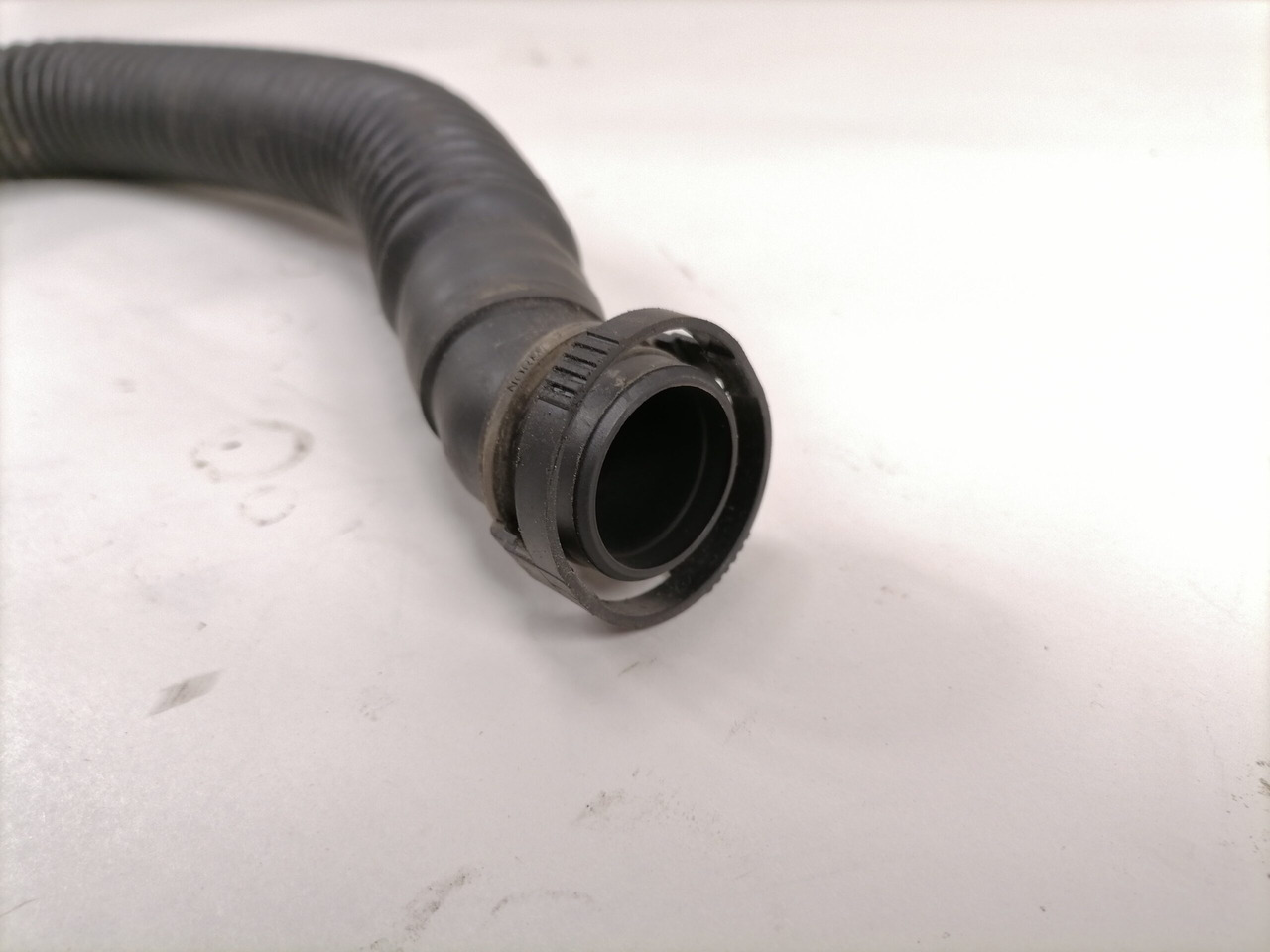 Mercedes-Benz Compressor air pipe A4711303257 - Compresor para Camión: foto 2 Mercedes-Benz Compressor air pipe A4711303257 - Compresor para Camión: foto 2