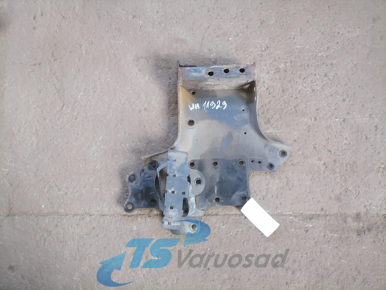 Mercedes-Benz Front bumper carrier A9303100090 - Parachoques para Camión: foto 1 Mercedes-Benz Front bumper carrier A9303100090 - Parachoques para Camión: foto 1