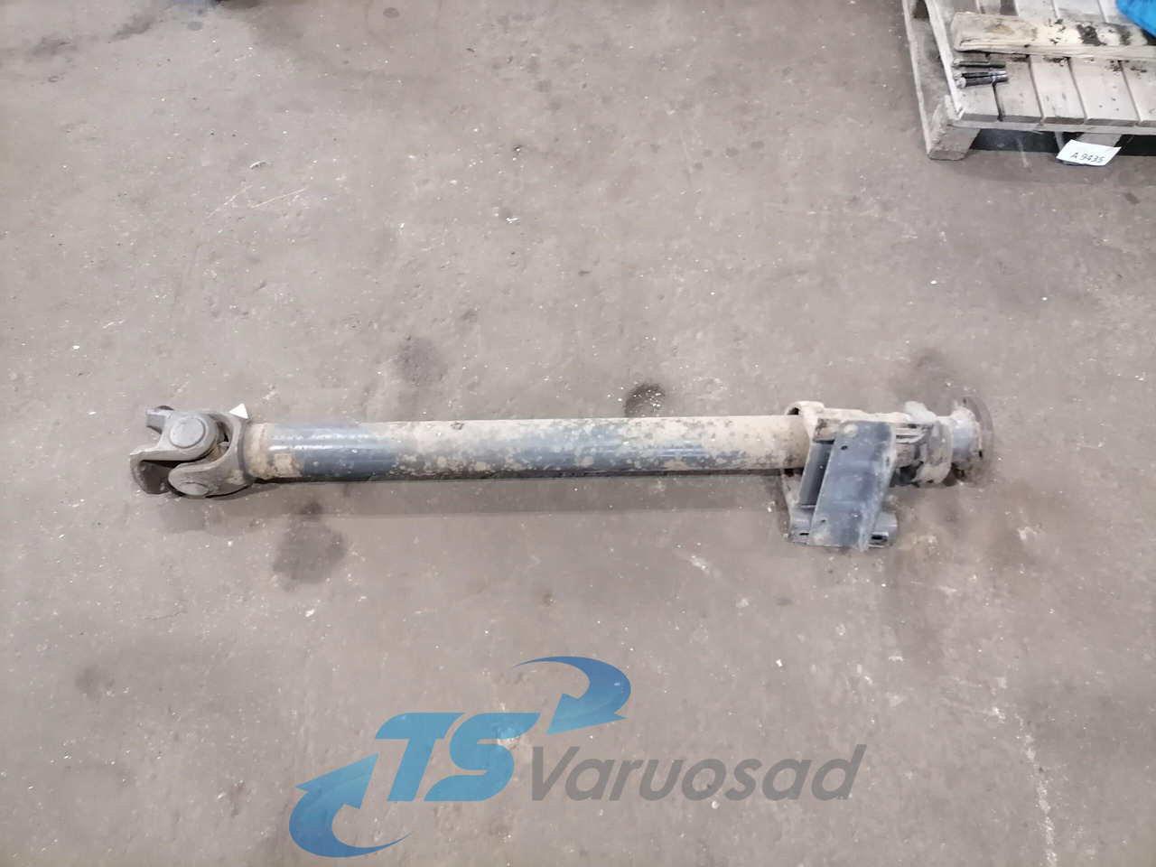 Mercedes-Benz Propeller shaft A6574101504 - Árbol de transmisión para Camión: foto 1 Mercedes-Benz Propeller shaft A6574101504 - Árbol de transmisión para Camión: foto 1