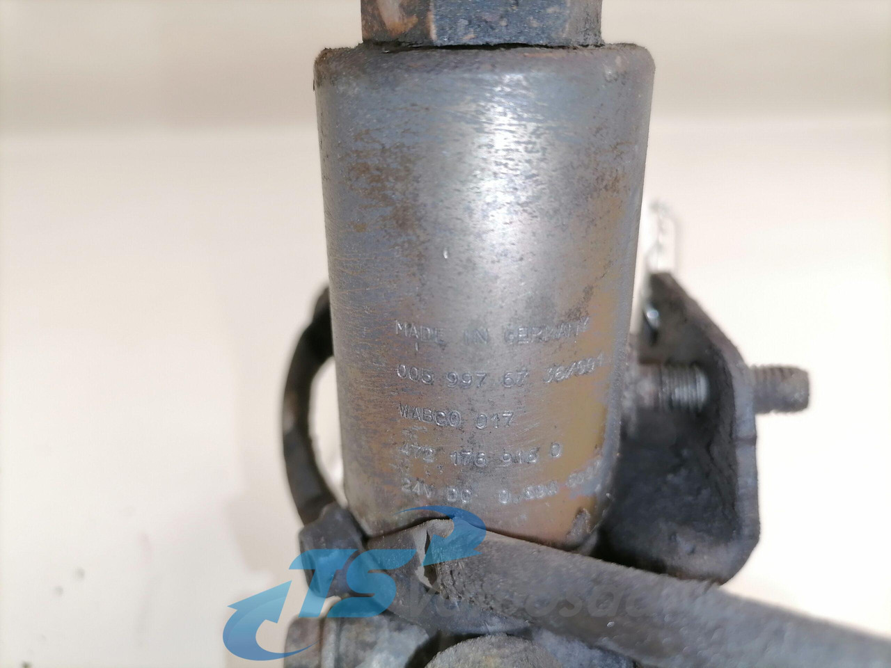 Mercedes-Benz Solenoid valve 0059976736 - Válvula de freno para Camión: foto 3 Mercedes-Benz Solenoid valve 0059976736 - Válvula de freno para Camión: foto 3