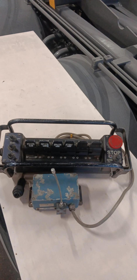 SCANRECO SCANRECO RC400 remote + receiver RC400 - Hidráulica para Camión: foto 1 SCANRECO SCANRECO RC400 remote + receiver RC400 - Hidráulica para Camión: foto 1