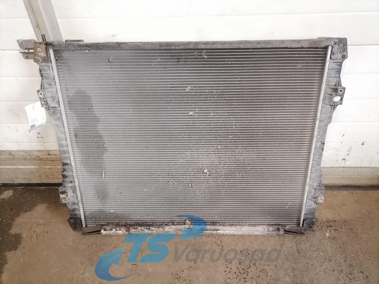 Scania Cooling radiator 1769999 - Radiador para Camión: foto 2 Scania Cooling radiator 1769999 - Radiador para Camión: foto 2