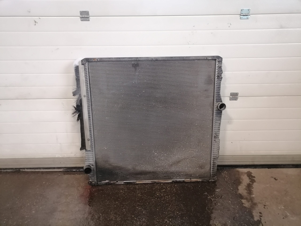 Scania Cooling radiator 1851542 - Radiador para Camión: foto 1 Scania Cooling radiator 1851542 - Radiador para Camión: foto 1