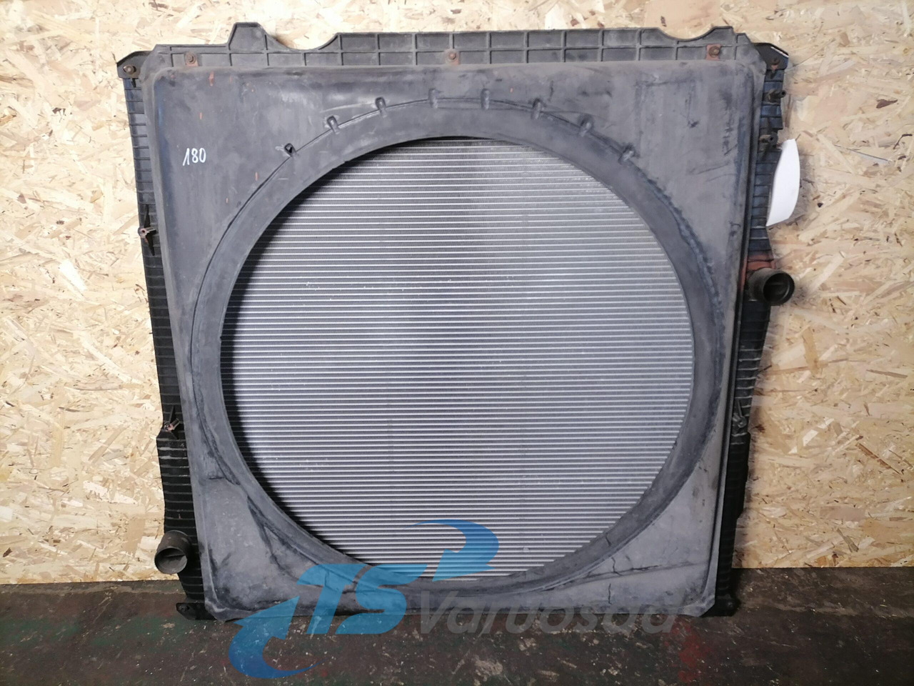 Scania Cooling radiator 1851542 - Radiador para Camión: foto 2 Scania Cooling radiator 1851542 - Radiador para Camión: foto 2