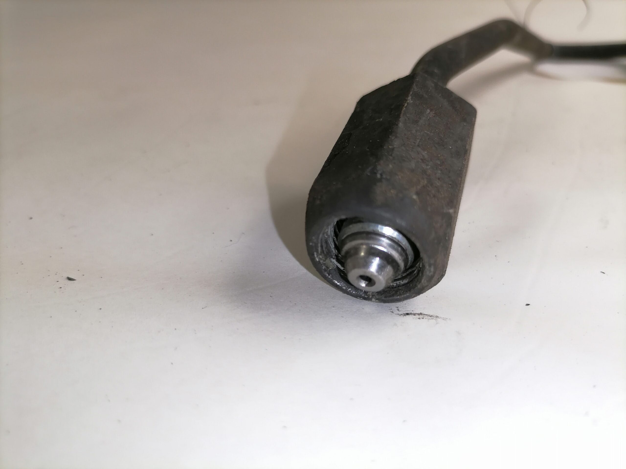 Scania Fuel pipe 1860541 - Sistema de combustible para Camión: foto 2 Scania Fuel pipe 1860541 - Sistema de combustible para Camión: foto 2