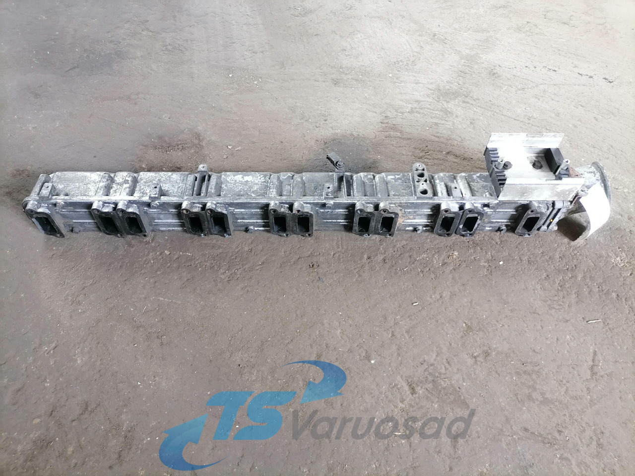 Scania Intake mainfold 1390209 - Colector de admisión para Camión: foto 2 Scania Intake mainfold 1390209 - Colector de admisión para Camión: foto 2