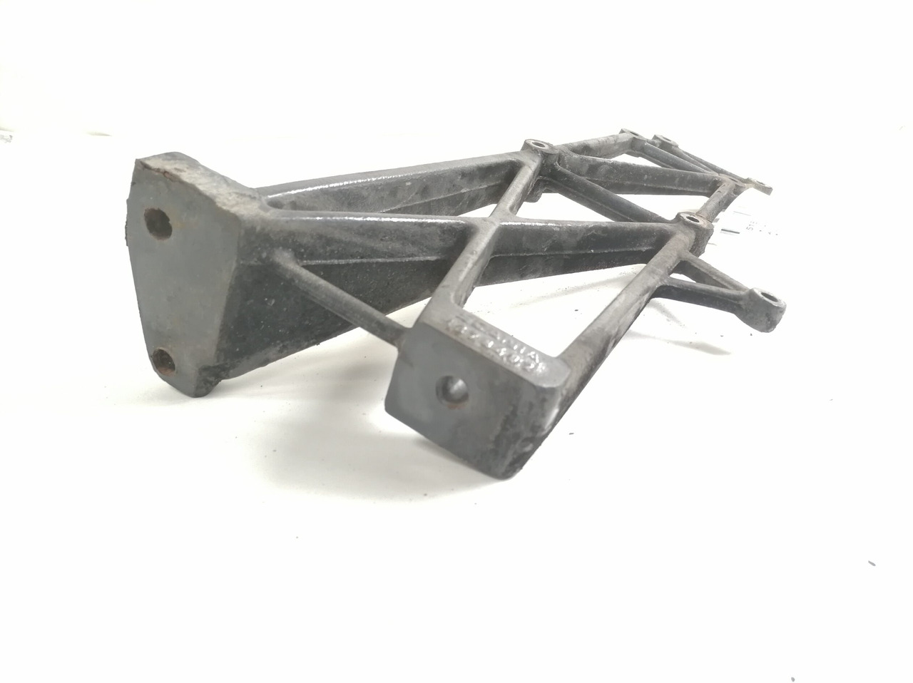 Scania Muffler carrier 1378482 - Silenciador para Camión: foto 3 Scania Muffler carrier 1378482 - Silenciador para Camión: foto 3