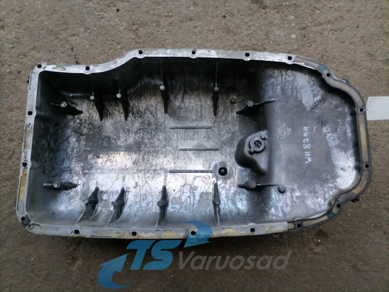 Scania Oil sump 1762255 - Cárter de aceite para Camión: foto 3 Scania Oil sump 1762255 - Cárter de aceite para Camión: foto 3