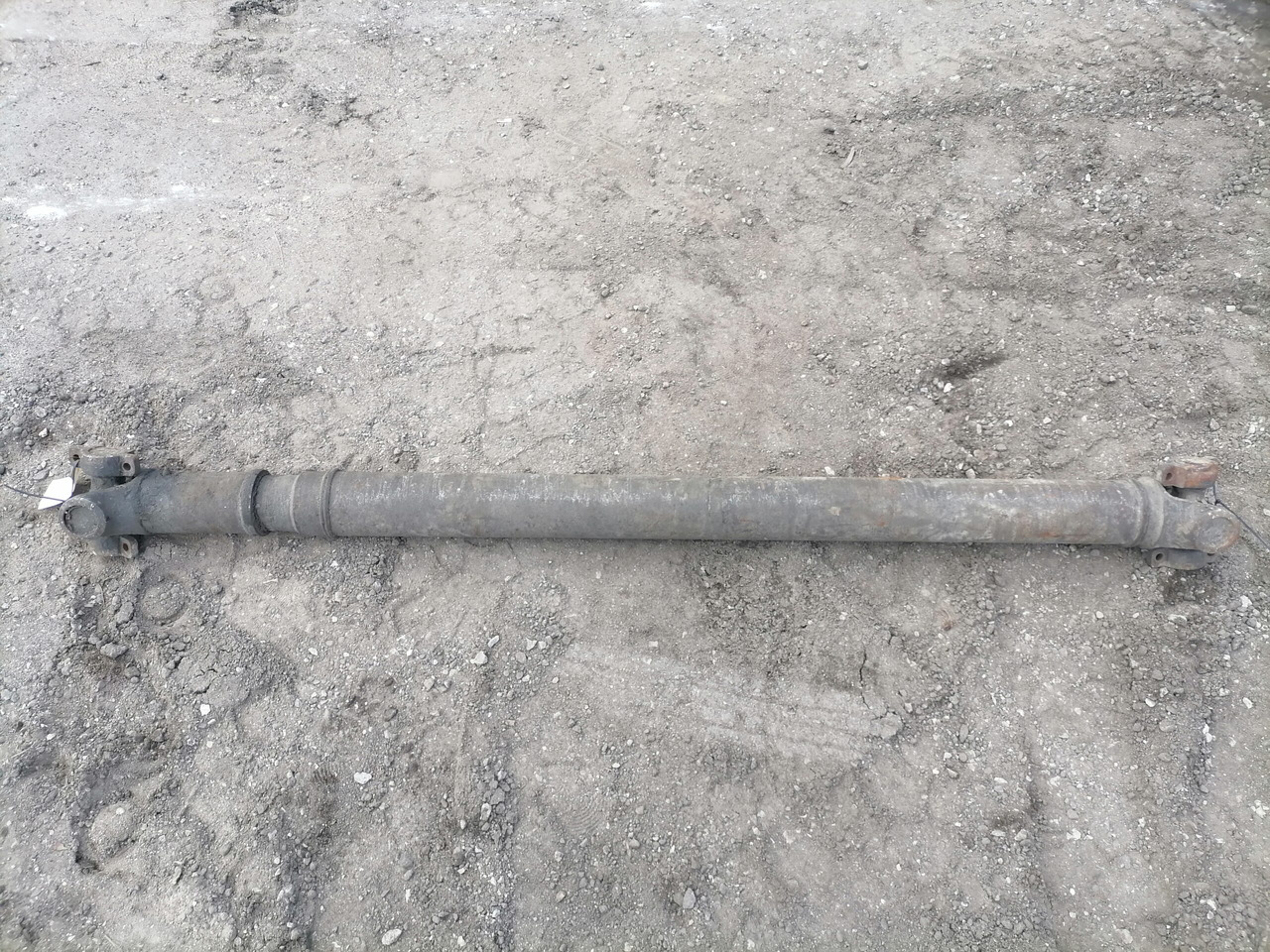 Scania Propeller shaft 1758600 - Árbol de transmisión para Camión: foto 2 Scania Propeller shaft 1758600 - Árbol de transmisión para Camión: foto 2