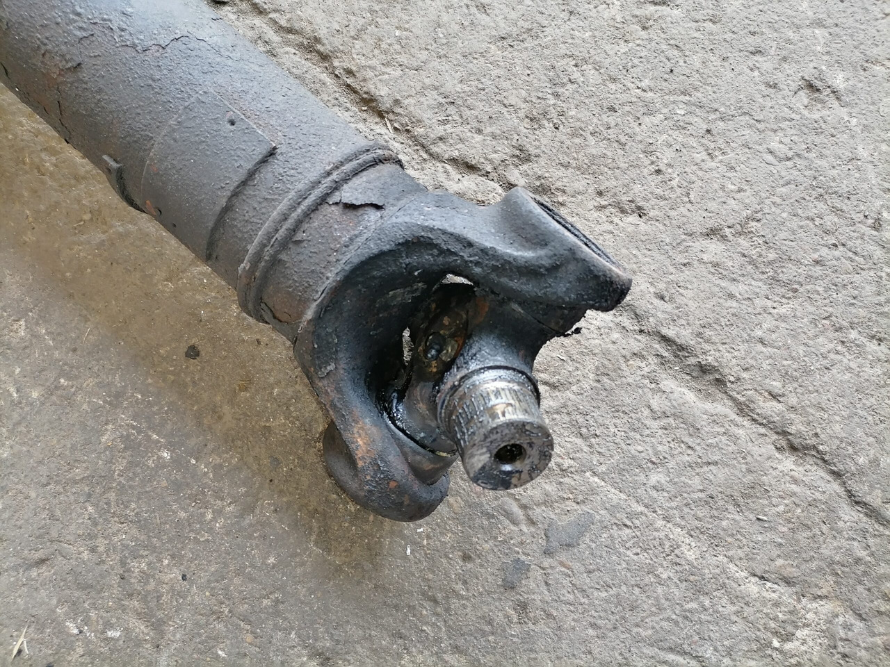 Scania Propeller shaft 1758616 - Árbol de transmisión para Camión: foto 4 Scania Propeller shaft 1758616 - Árbol de transmisión para Camión: foto 4