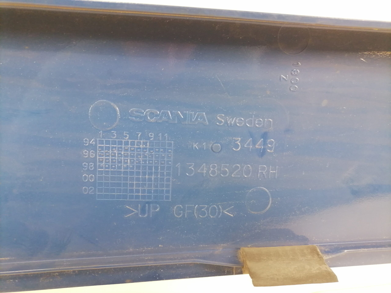 Scania Scania cab wind deflector, right side 1348520 - Aerodinámica/ Spoiler para Camión: foto 2 Scania Scania cab wind deflector, right side 1348520 - Aerodinámica/ Spoiler para Camión: foto 2