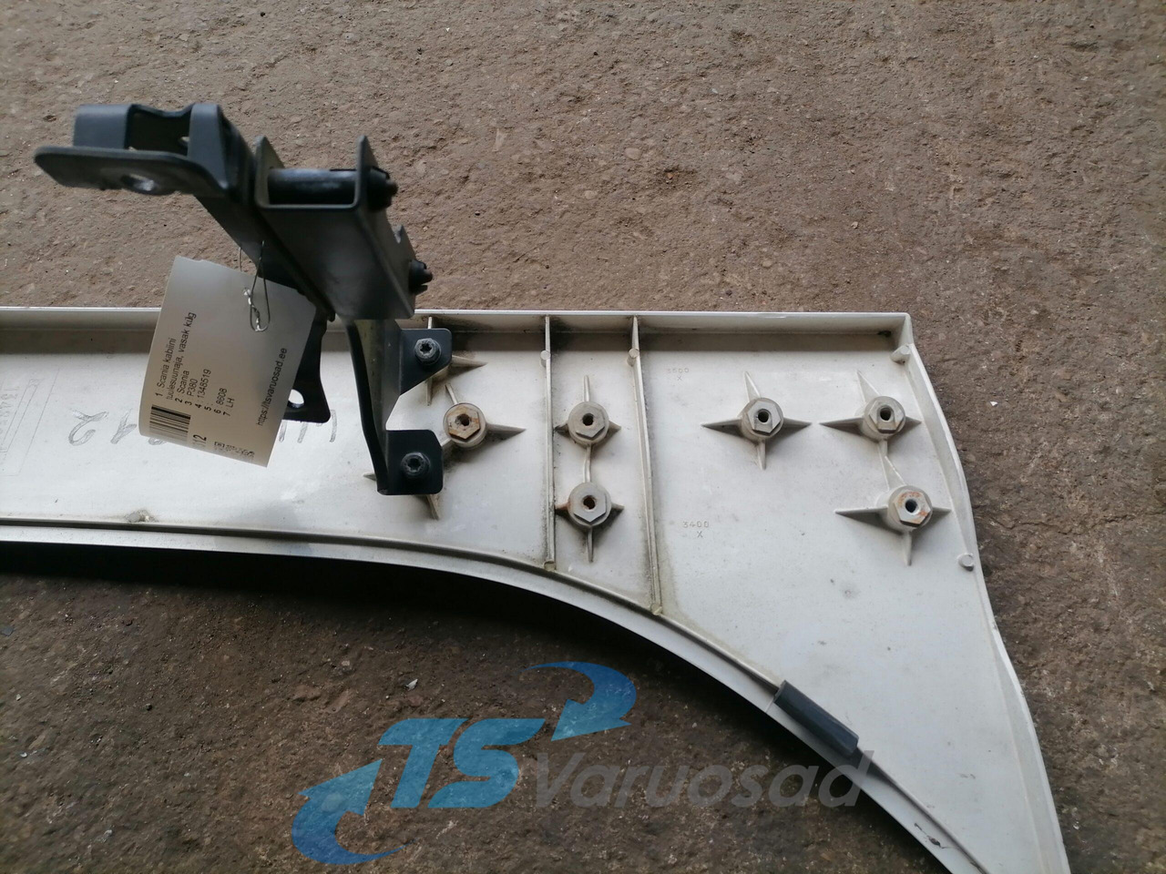 Scania Scania kabiini tuulesuunaja, vasak külg 1348519 - Aerodinámica/ Spoiler para Camión: foto 2 Scania Scania kabiini tuulesuunaja, vasak külg 1348519 - Aerodinámica/ Spoiler para Camión: foto 2