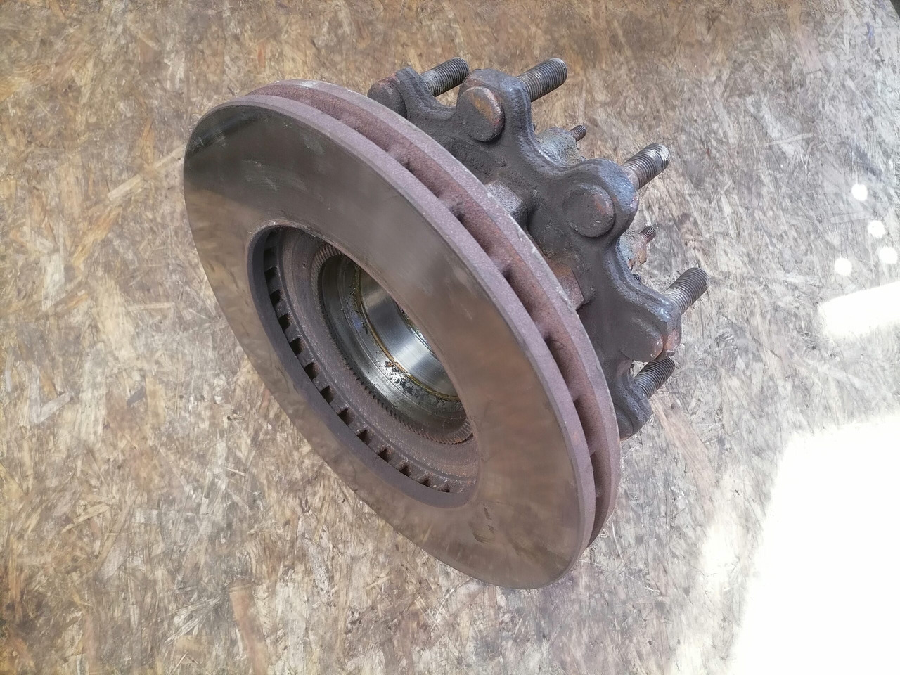 Scania Wheel hub 2290542 - Pieza universal para Camión: foto 2 Scania Wheel hub 2290542 - Pieza universal para Camión: foto 2