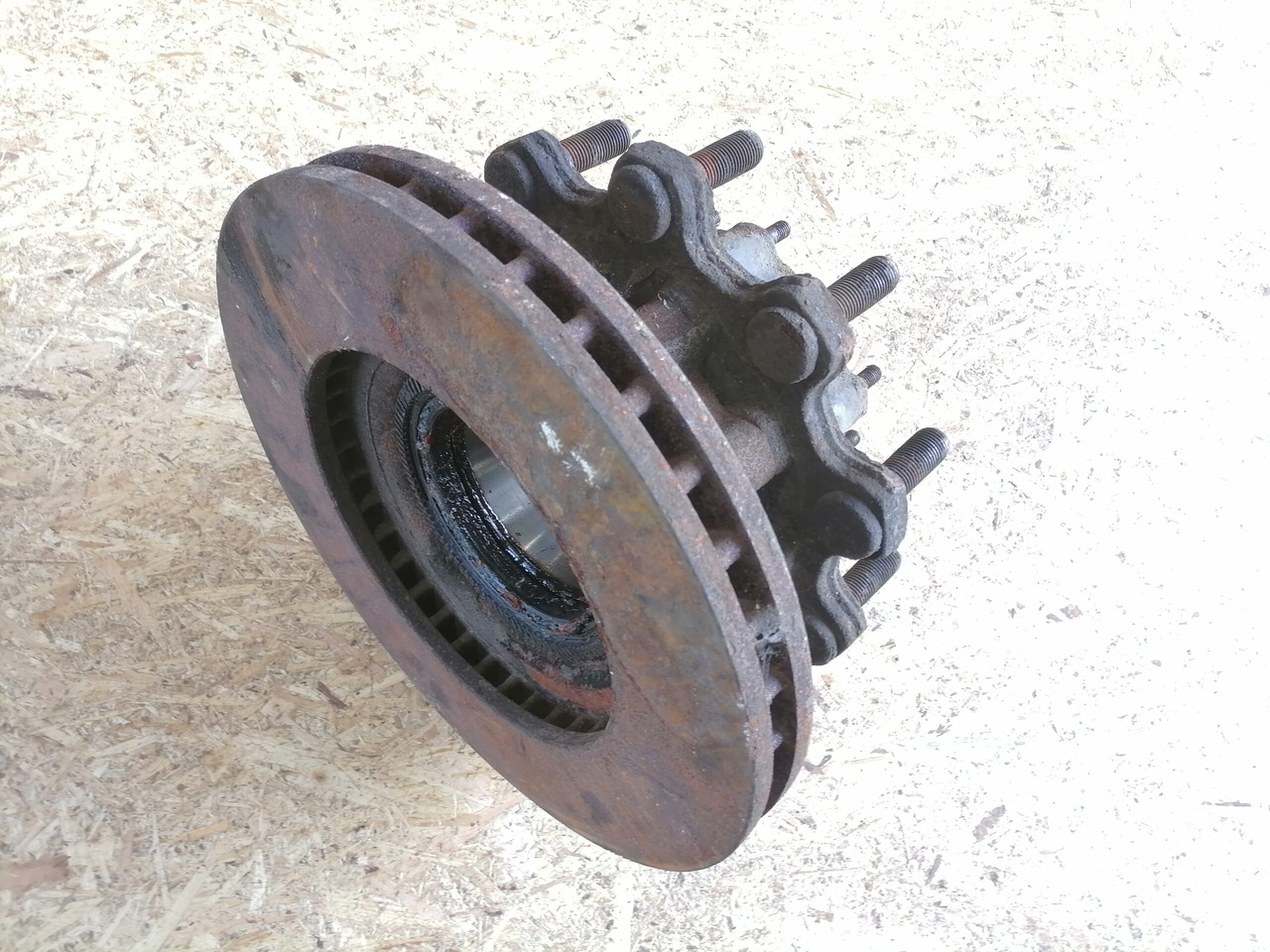 Scania Wheel hub 2290542 - Pieza universal para Camión: foto 2 Scania Wheel hub 2290542 - Pieza universal para Camión: foto 2