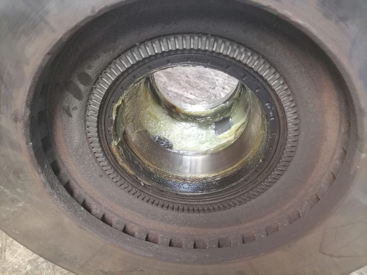 Scania Wheel hub 2290542 - Pieza universal para Camión: foto 4 Scania Wheel hub 2290542 - Pieza universal para Camión: foto 4