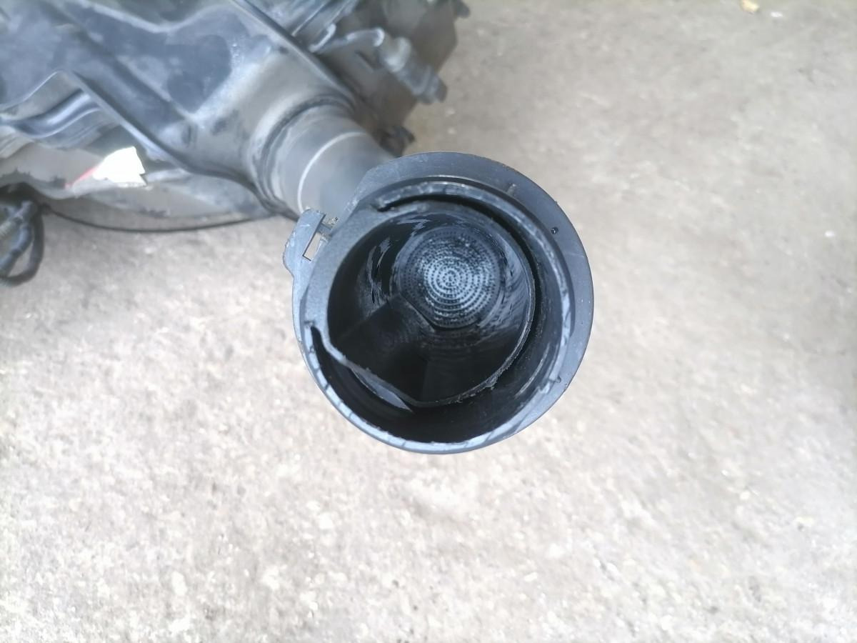 Scania Windscreen washer fluid tank 2512290 - Limpiaparabrisas para Camión: foto 3 Scania Windscreen washer fluid tank 2512290 - Limpiaparabrisas para Camión: foto 3