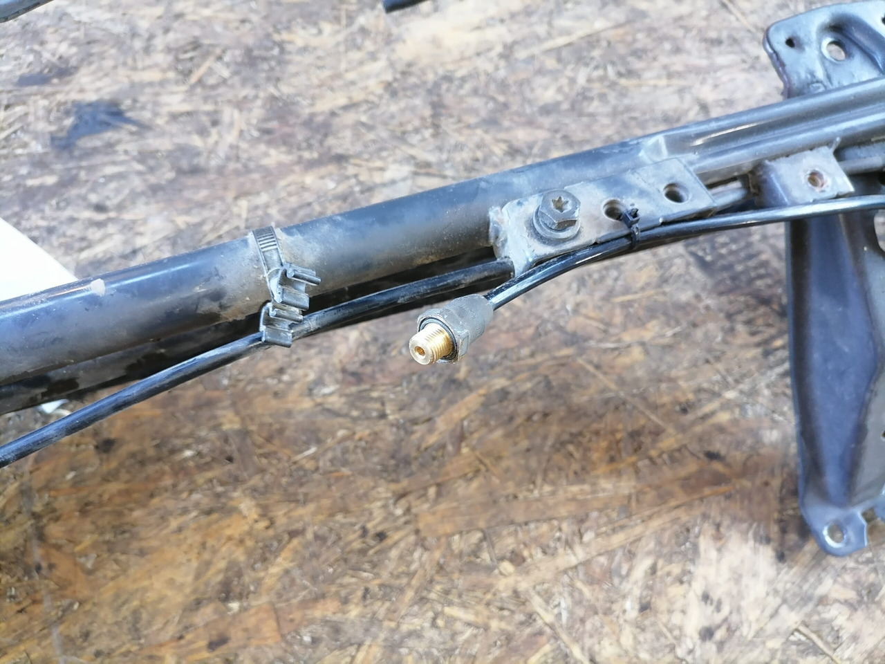 Scania Wiper frame 1765183 - Limpiaparabrisas para Camión: foto 3 Scania Wiper frame 1765183 - Limpiaparabrisas para Camión: foto 3