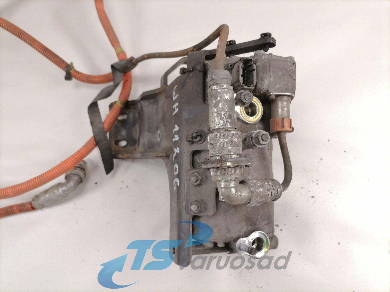 Volvo A/C compressor 84176798 - Calefacción/ Ventilación para Camión: foto 5 Volvo A/C compressor 84176798 - Calefacción/ Ventilación para Camión: foto 5