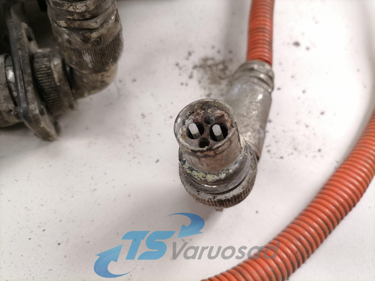 Volvo A/C compressor 84176798 - Calefacción/ Ventilación para Camión: foto 4 Volvo A/C compressor 84176798 - Calefacción/ Ventilación para Camión: foto 4