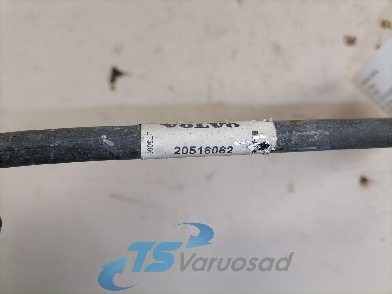 Volvo A/C pipe 20516062 - Calefacción/ Ventilación para Camión: foto 4 Volvo A/C pipe 20516062 - Calefacción/ Ventilación para Camión: foto 4