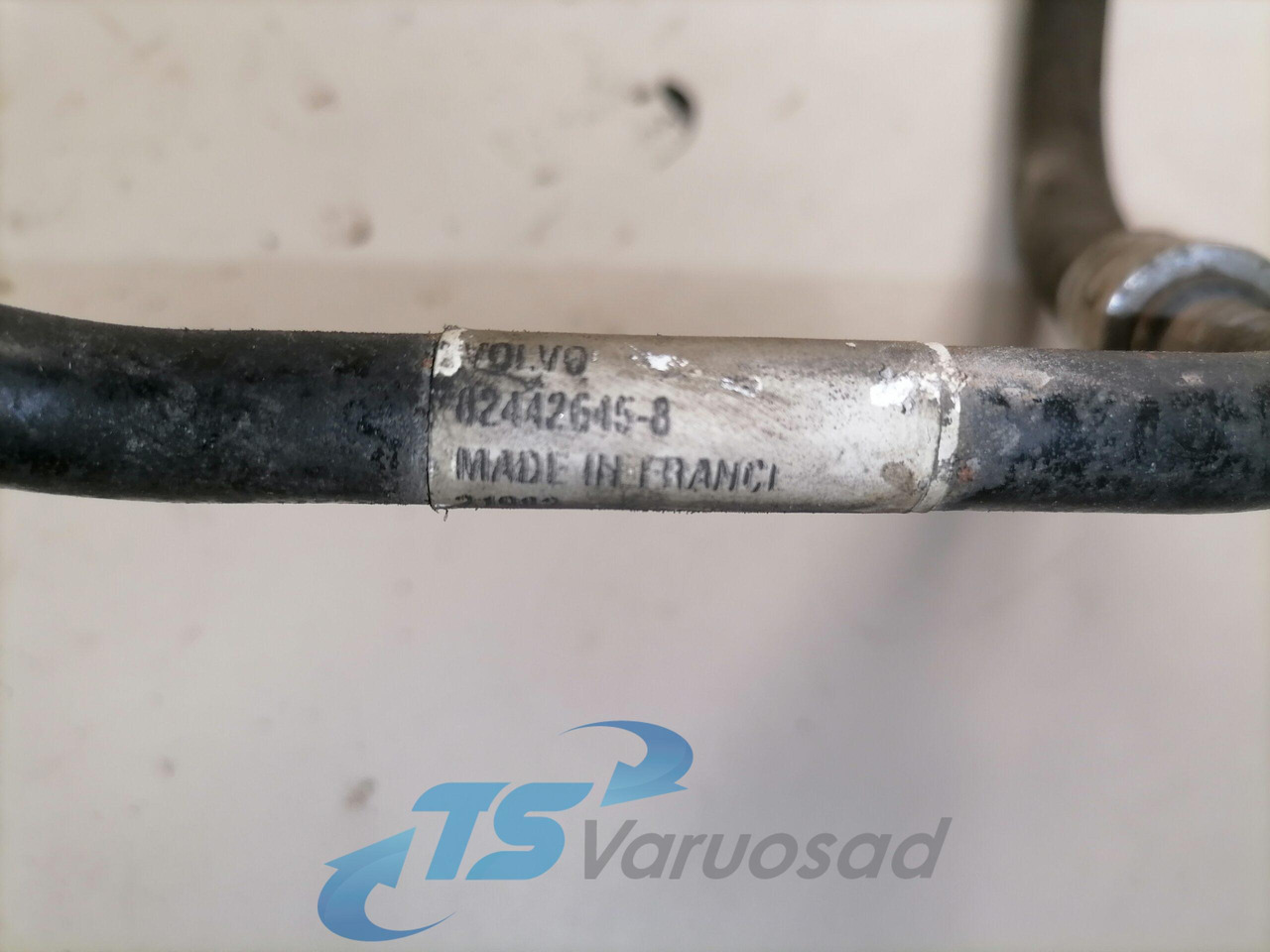 Volvo A/C pipe 82442645 - Calefacción/ Ventilación para Camión: foto 4 Volvo A/C pipe 82442645 - Calefacción/ Ventilación para Camión: foto 4
