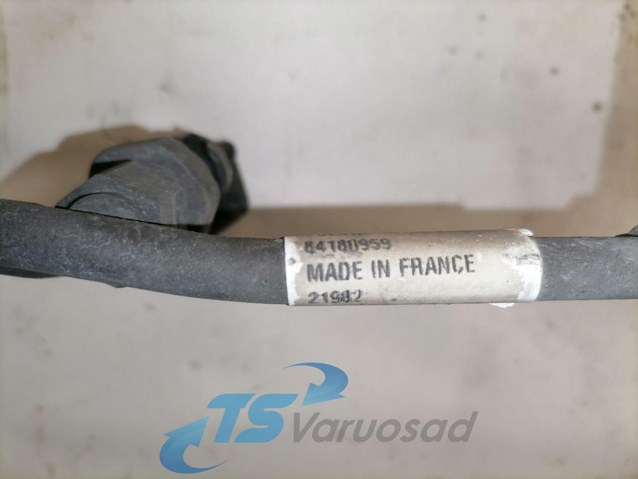 Volvo A/C pipe 84180959 - Calefacción/ Ventilación para Camión: foto 2 Volvo A/C pipe 84180959 - Calefacción/ Ventilación para Camión: foto 2