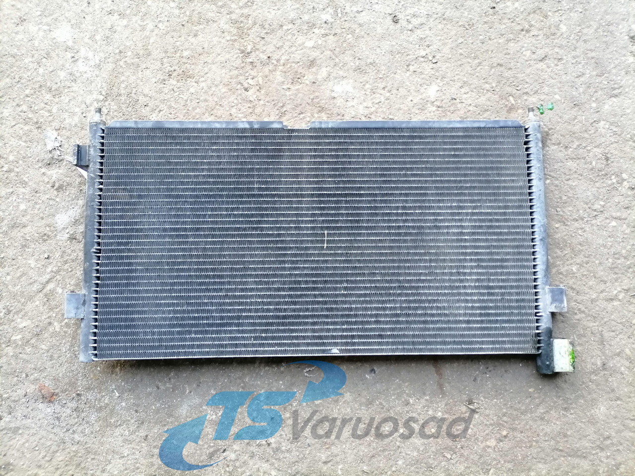Volvo A/C radiator 21086304 - Calefacción/ Ventilación para Camión: foto 1 Volvo A/C radiator 21086304 - Calefacción/ Ventilación para Camión: foto 1