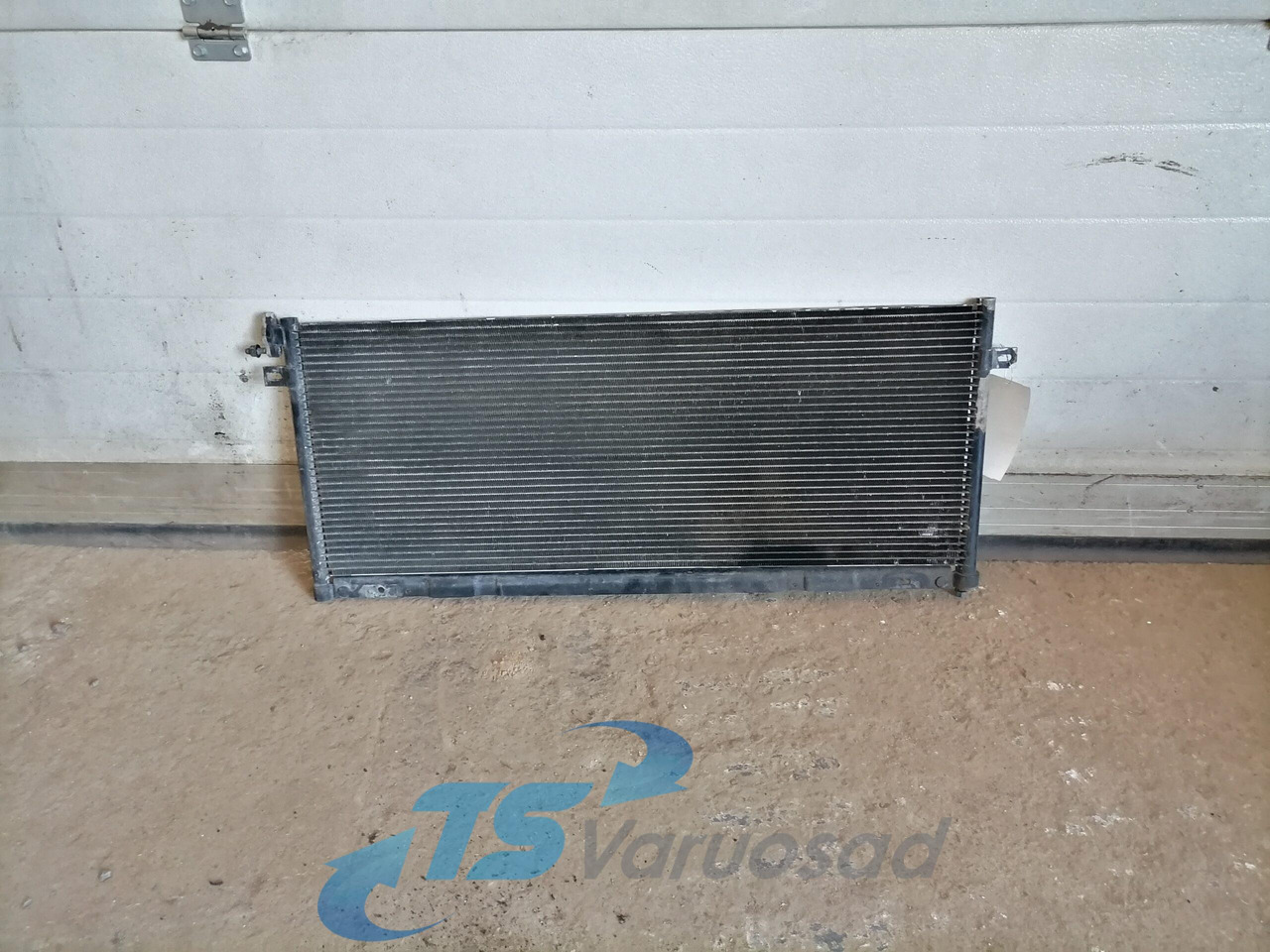 Volvo A/C radiator 22212982 - Calefacción/ Ventilación para Camión: foto 1 Volvo A/C radiator 22212982 - Calefacción/ Ventilación para Camión: foto 1