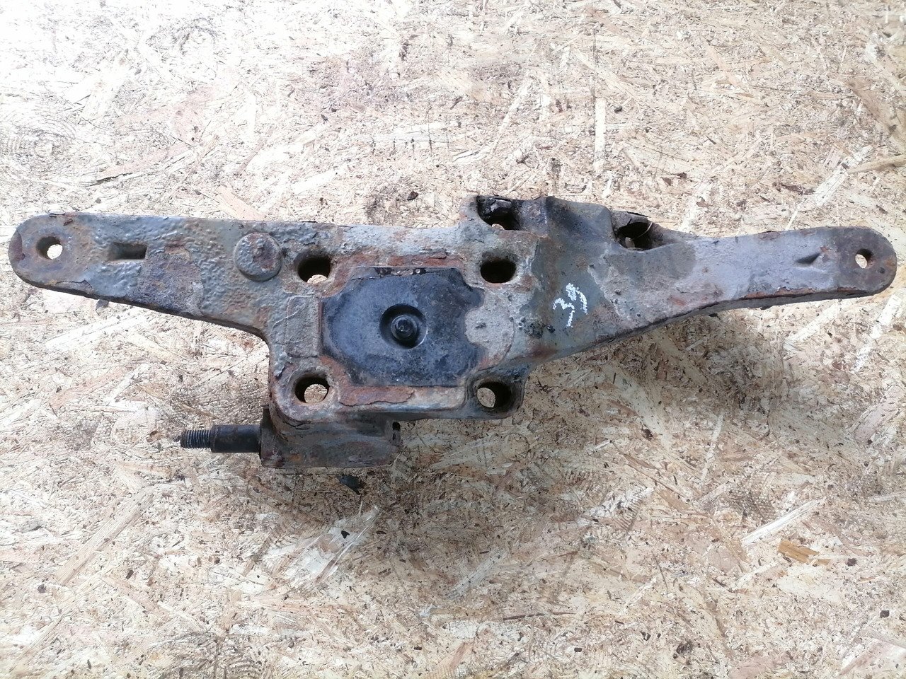 Volvo Air suspension bracket 20428752 - Eje y piezas para Camión: foto 3 Volvo Air suspension bracket 20428752 - Eje y piezas para Camión: foto 3