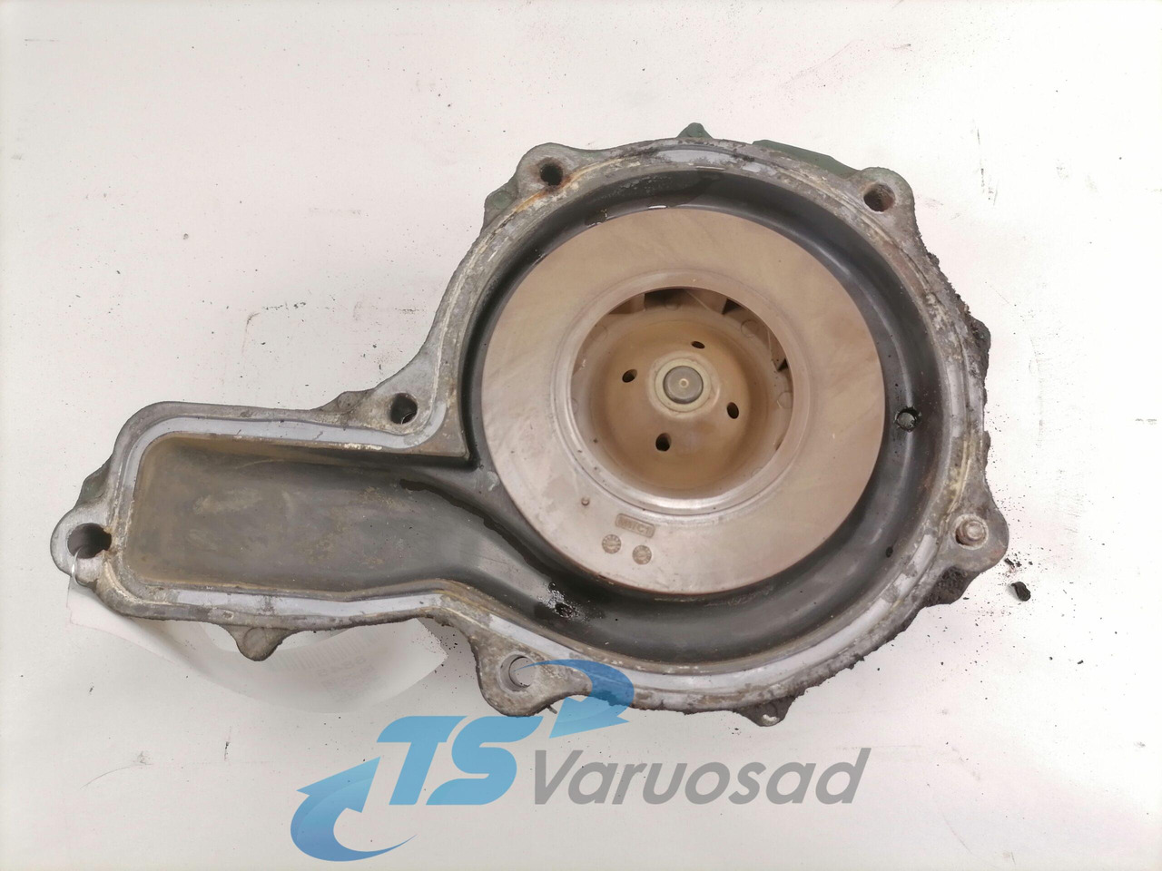 Volvo Cooling pump 20744939 - Bomba de refrigerante para Camión: foto 4 Volvo Cooling pump 20744939 - Bomba de refrigerante para Camión: foto 4