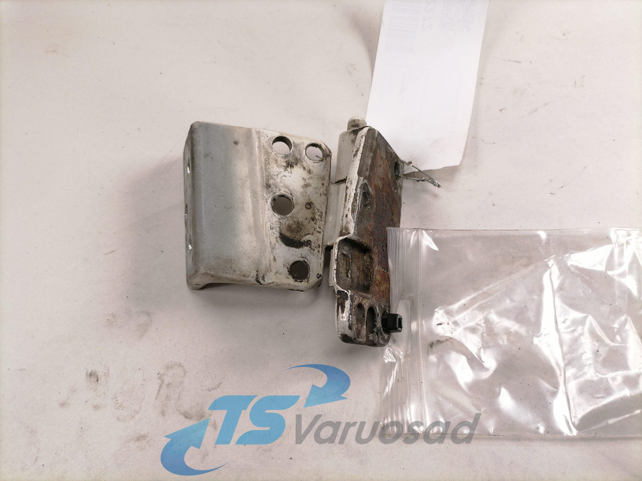 Volvo Door hinge 20398136 - Puerta y piezas para Camión: foto 3 Volvo Door hinge 20398136 - Puerta y piezas para Camión: foto 3