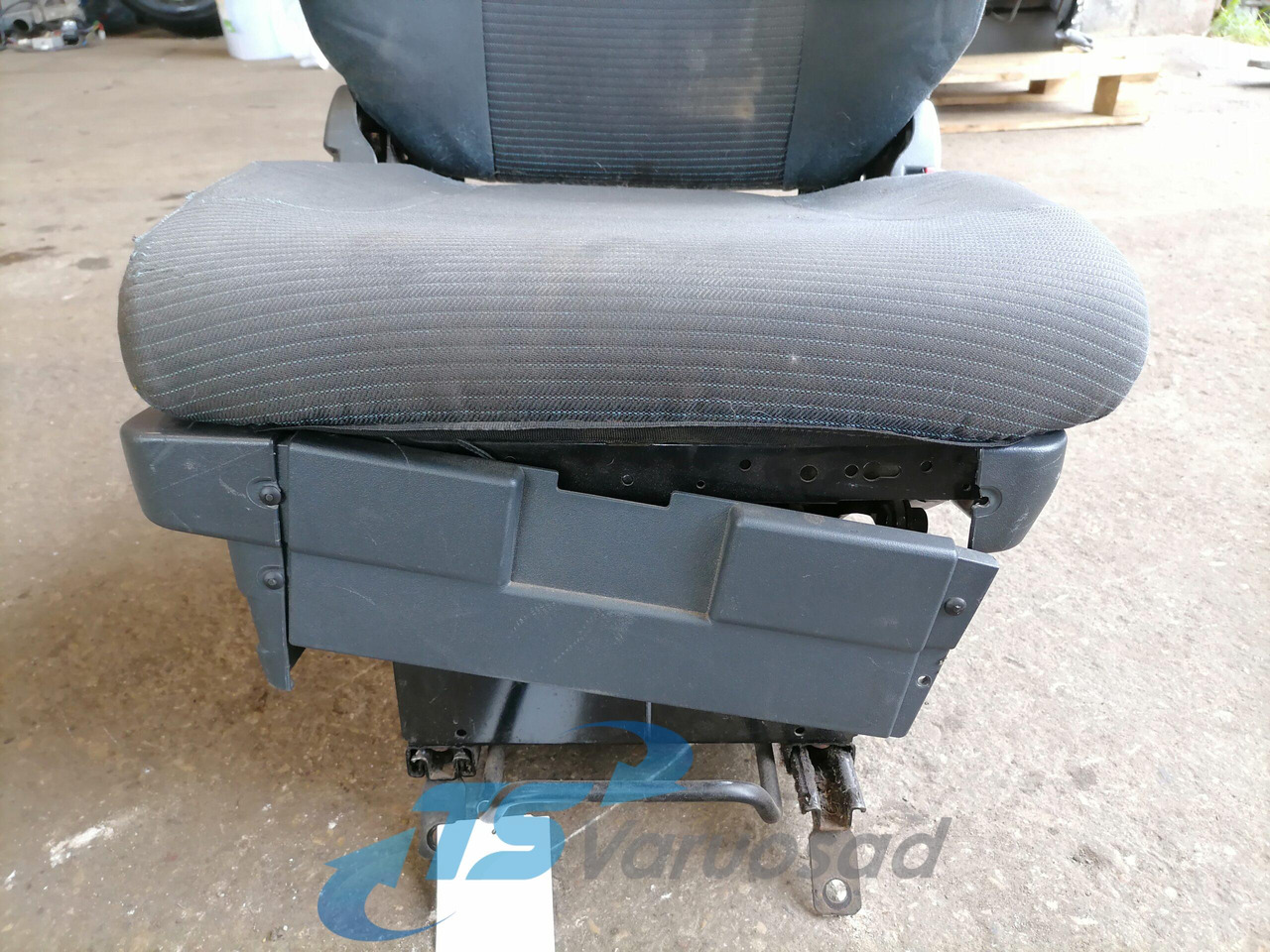 Volvo Passenger seat 7420862569 - Asiento para Camión: foto 4 Volvo Passenger seat 7420862569 - Asiento para Camión: foto 4