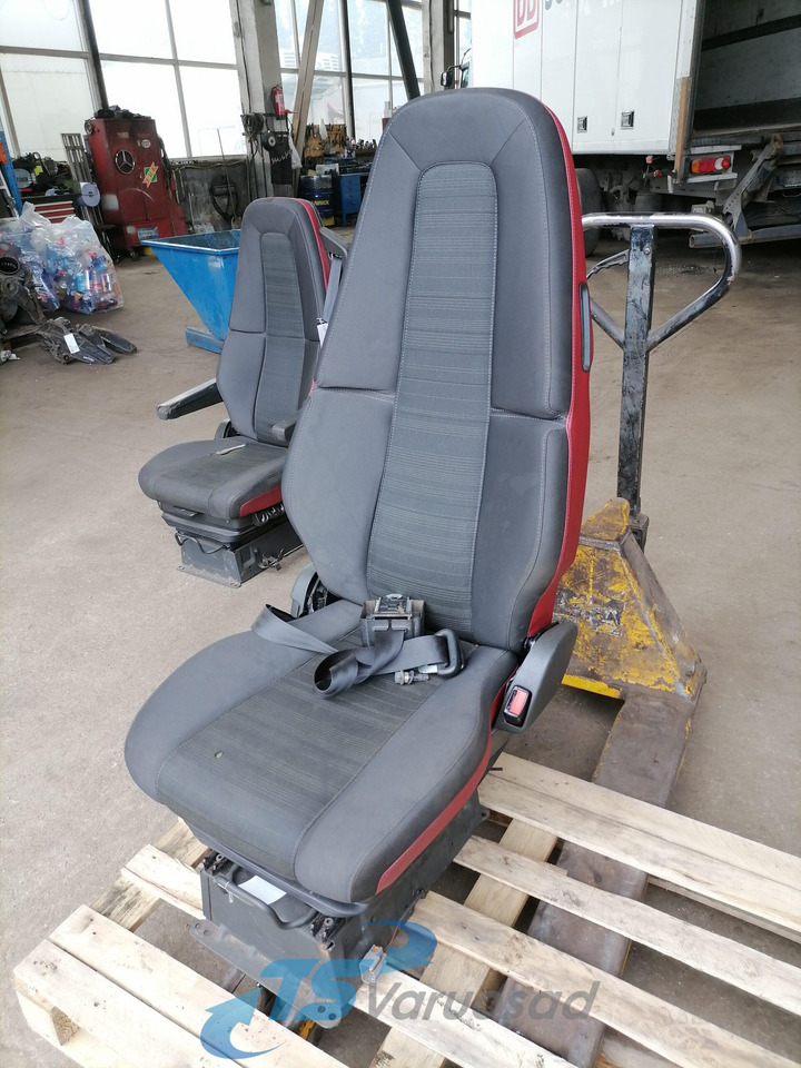 Volvo Passenger seat 82201647 - Asiento para Camión: foto 2 Volvo Passenger seat 82201647 - Asiento para Camión: foto 2