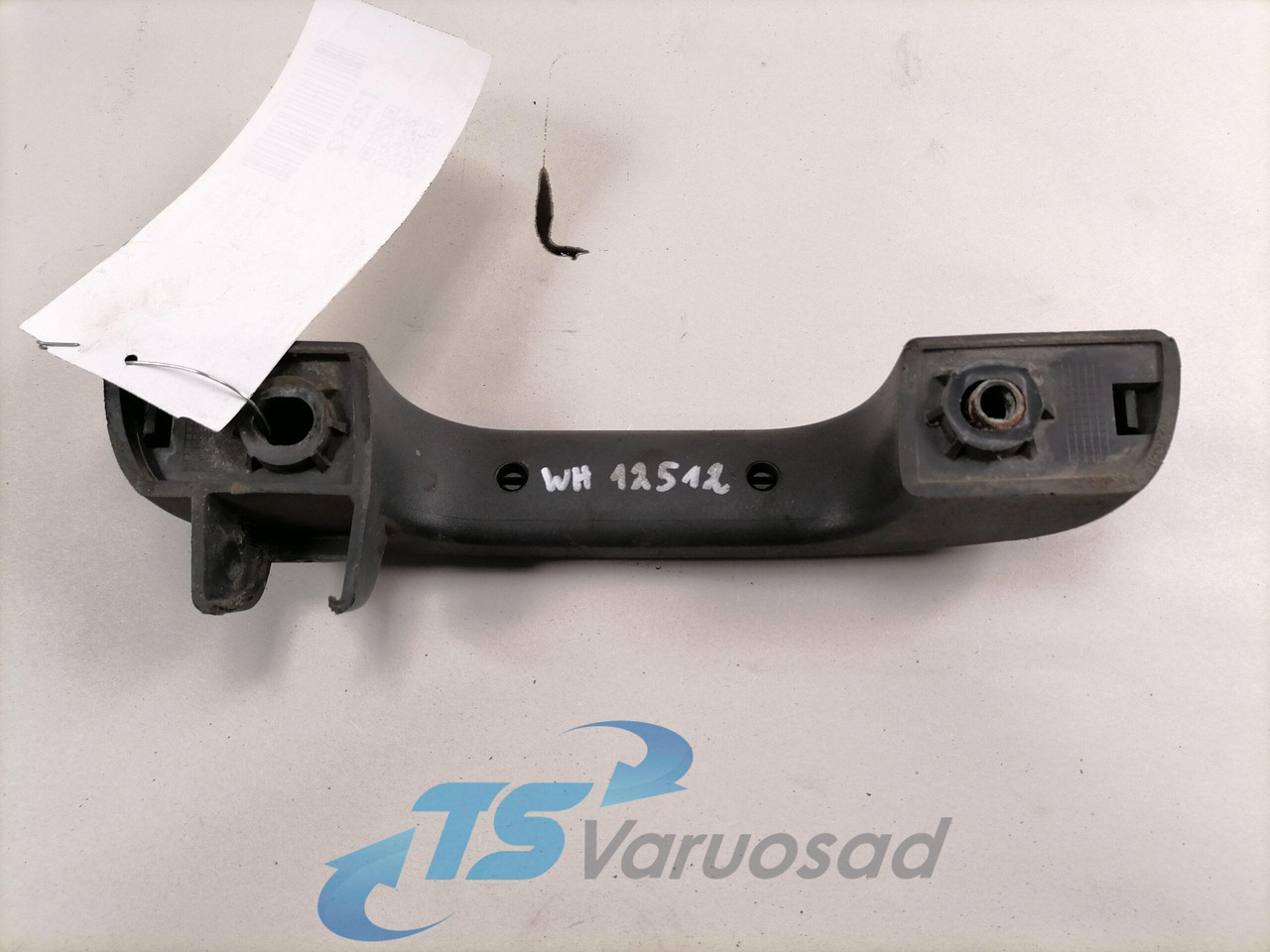 Volvo Plastikdetail, iluvõre käepide 20529738 - Aerodinámica/ Spoiler para Camión: foto 2 Volvo Plastikdetail, iluvõre käepide 20529738 - Aerodinámica/ Spoiler para Camión: foto 2