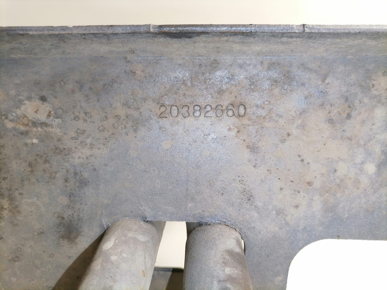 Volvo Salongisoojendus torud 20382660 - Calefacción/ Ventilación para Camión: foto 4 Volvo Salongisoojendus torud 20382660 - Calefacción/ Ventilación para Camión: foto 4