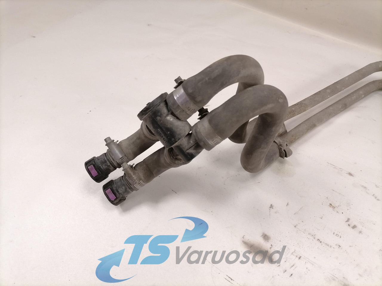 Volvo Salongisoojendus torud 21913681 - Calefacción/ Ventilación para Camión: foto 3 Volvo Salongisoojendus torud 21913681 - Calefacción/ Ventilación para Camión: foto 3