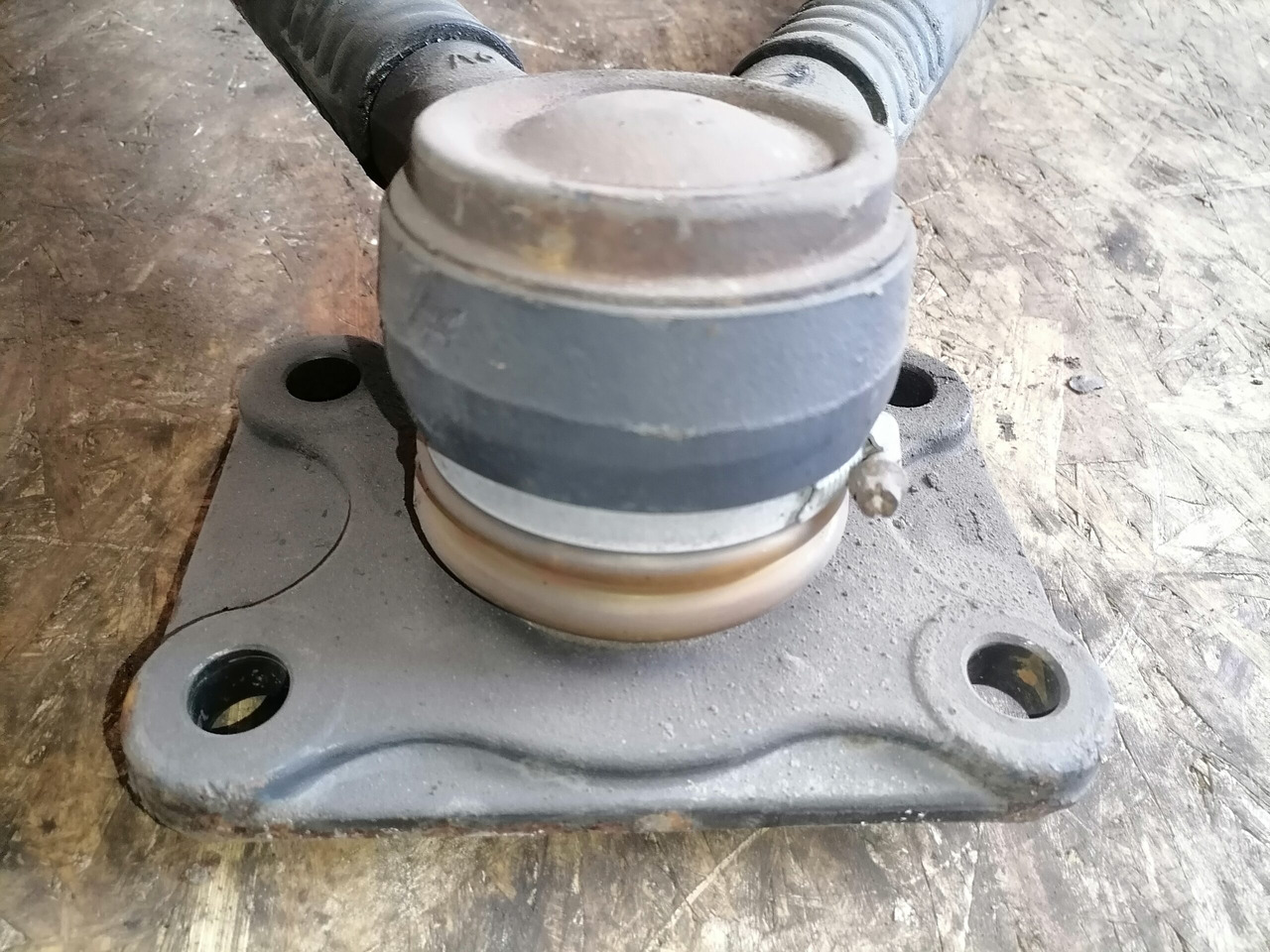Volvo V- rod 20703338 - Eje y piezas para Camión: foto 5 Volvo V- rod 20703338 - Eje y piezas para Camión: foto 5
