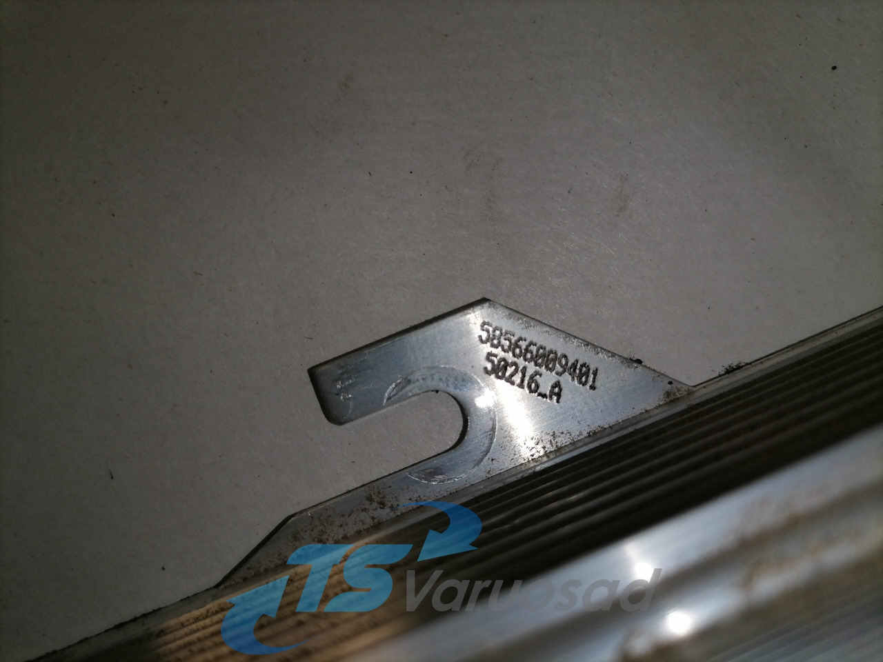 Volvo Voltage converter 21255320 - Sistema eléctrico para Camión: foto 4 Volvo Voltage converter 21255320 - Sistema eléctrico para Camión: foto 4