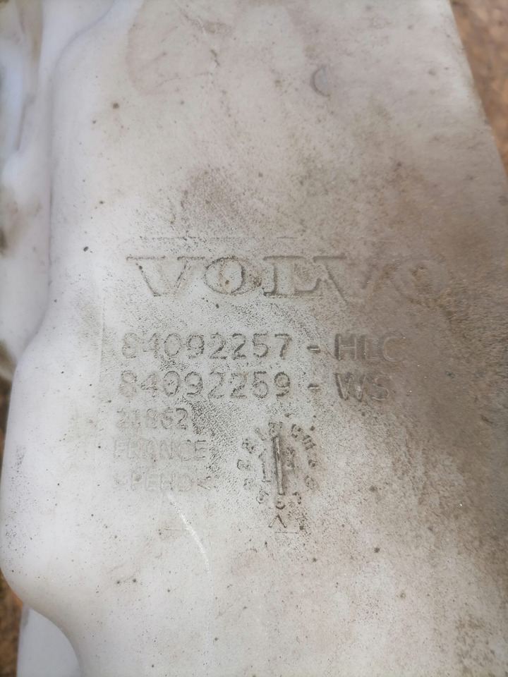 Volvo Windscreen washer fluid tank 84092259 - Limpiaparabrisas para Camión: foto 3 Volvo Windscreen washer fluid tank 84092259 - Limpiaparabrisas para Camión: foto 3