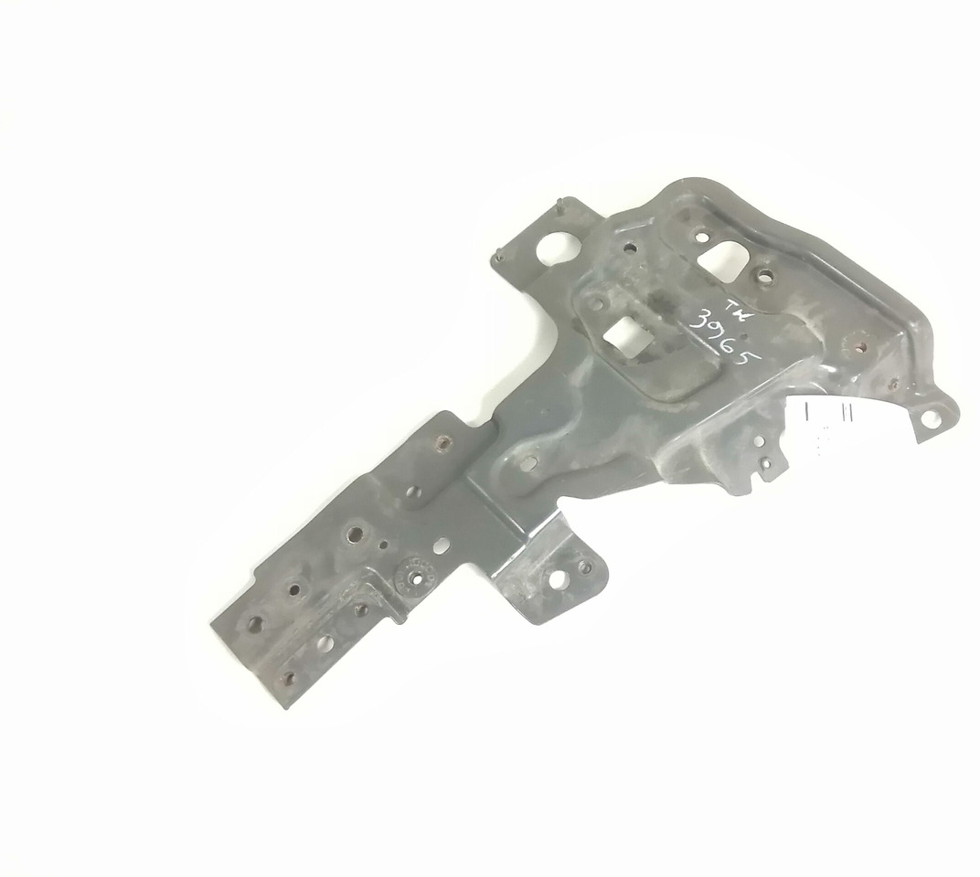 Volvo light bracket 84146828 - Luz/ Iluminación para Camión: foto 1 Volvo light bracket 84146828 - Luz/ Iluminación para Camión: foto 1