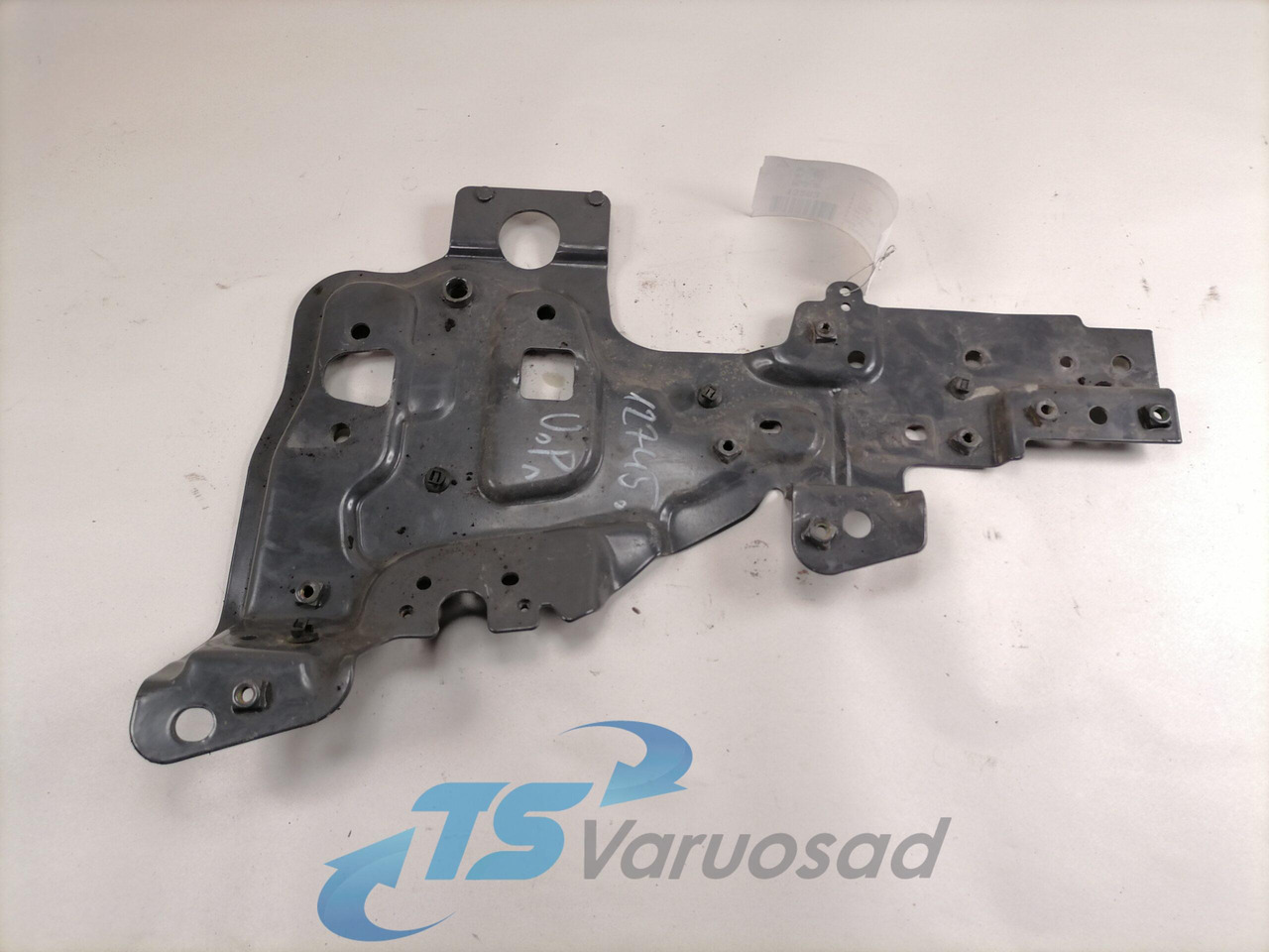 Volvo light bracket 84228539 - Luz/ Iluminación para Camión: foto 2 Volvo light bracket 84228539 - Luz/ Iluminación para Camión: foto 2