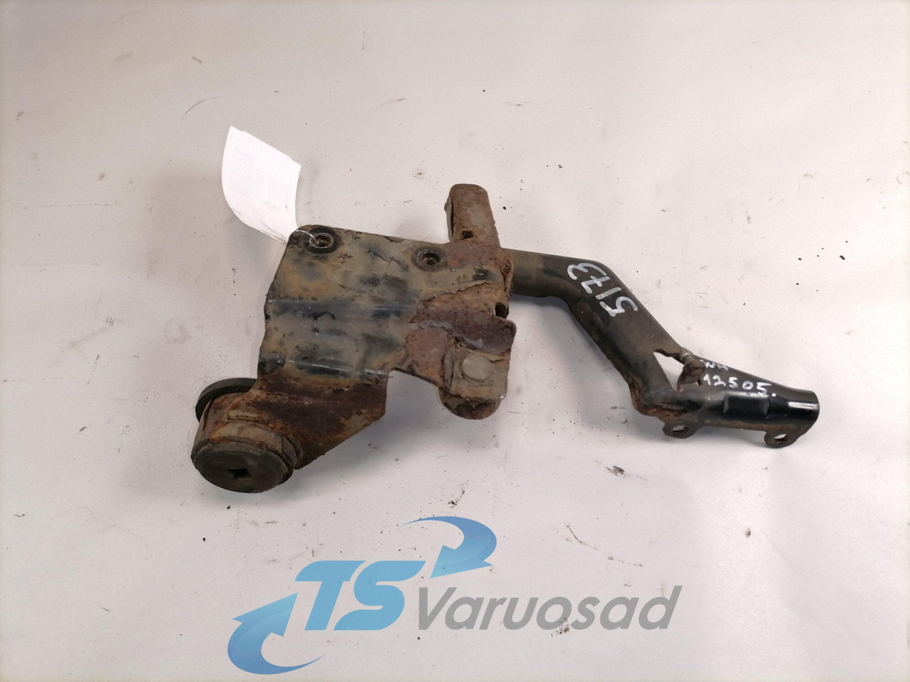 Volvo lower grille carrier hinge 20545095 - Parrilla para Camión: foto 2 Volvo lower grille carrier hinge 20545095 - Parrilla para Camión: foto 2