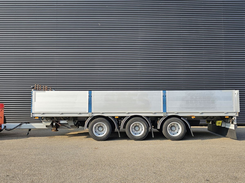 Fynkar K324T / 3 AXLE / TWIST-LOCKS / 2 X LIFT AXLE - Remolque plataforma/ Caja abierta: foto 2 Fynkar K324T / 3 AXLE / TWIST-LOCKS / 2 X LIFT AXLE - Remolque plataforma/ Caja abierta: foto 2