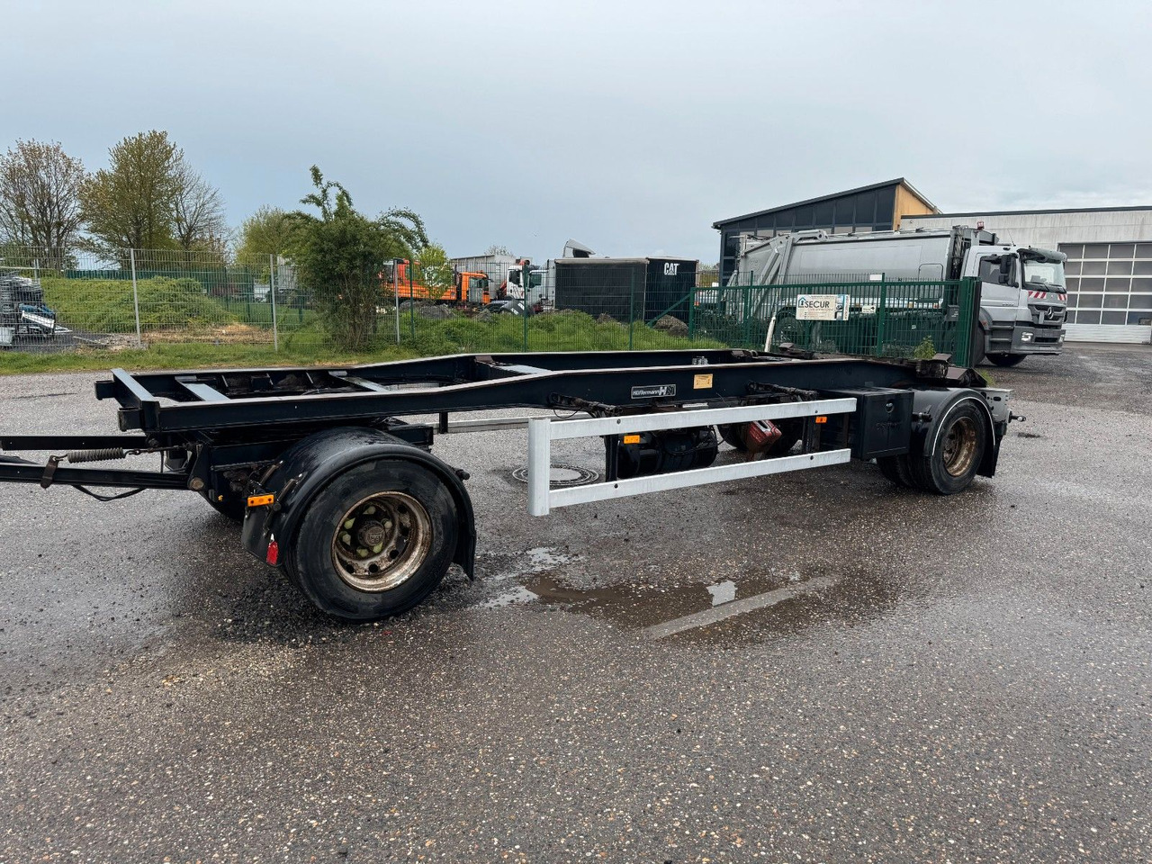 Hüffermann 2 Achs Abrollanhänger mit Schlitten - Remolque multilift/ Portacontenedores de cadenas: foto 1 Hüffermann 2 Achs Abrollanhänger mit Schlitten - Remolque multilift/ Portacontenedores de cadenas: foto 1