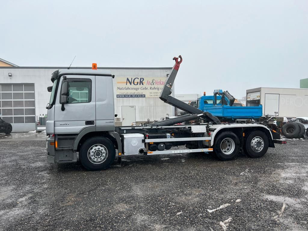 Mercedes-Benz 2541 6X2 VDL Abroller mit Hydr. Verriegelung - Camión multibasculante: foto 1 Mercedes-Benz 2541 6X2 VDL Abroller mit Hydr. Verriegelung - Camión multibasculante: foto 1