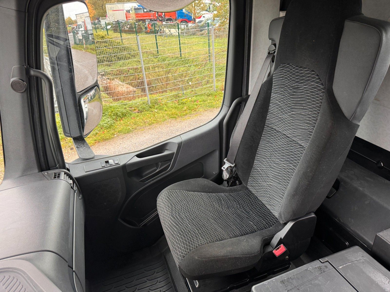 Mercedes-Benz 3748 8X4 Meiller Abroller mit Funk Top  Zustand - Camión multibasculante: foto 5 Mercedes-Benz 3748 8X4 Meiller Abroller mit Funk Top  Zustand - Camión multibasculante: foto 5