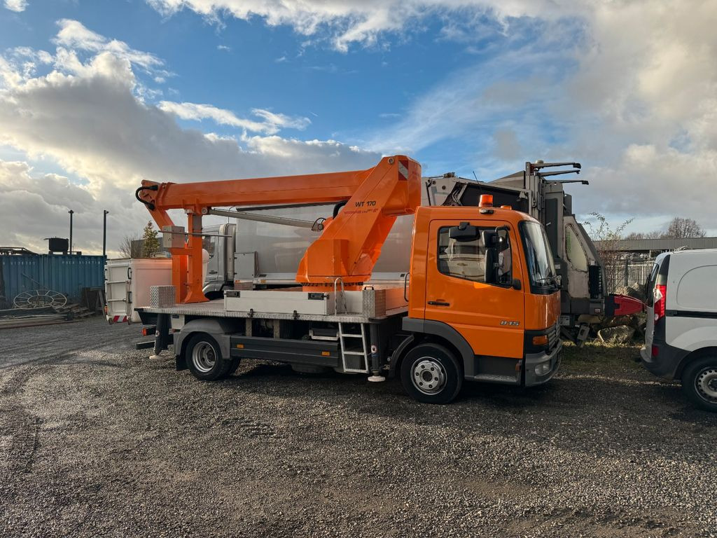 Camión con plataforma elevadora, Furgoneta Mercedes-Benz 815 4x2 Hubarbeitsbühne Wumag  170 high 17 m: foto 17