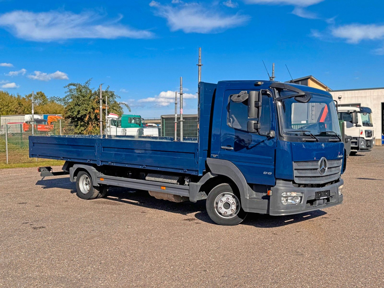 Mercedes-Benz 818 4X2 Pritsche original Kilometer - Furgoneta caja abierta: foto 1 Mercedes-Benz 818 4X2 Pritsche original Kilometer - Furgoneta caja abierta: foto 1