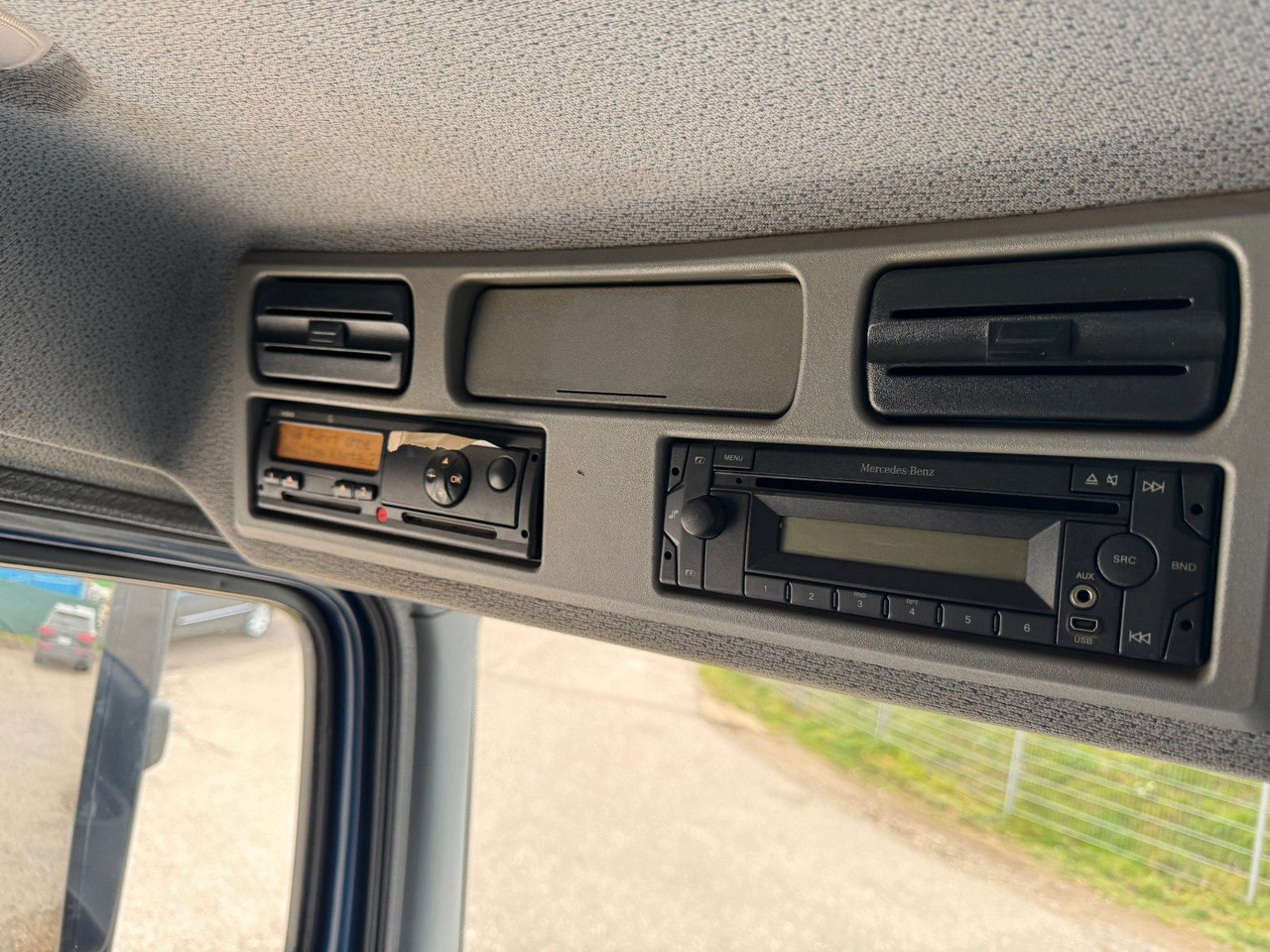 Mercedes-Benz 818 4X2 Pritsche original Kilometer - Furgoneta caja abierta: foto 4 Mercedes-Benz 818 4X2 Pritsche original Kilometer - Furgoneta caja abierta: foto 4