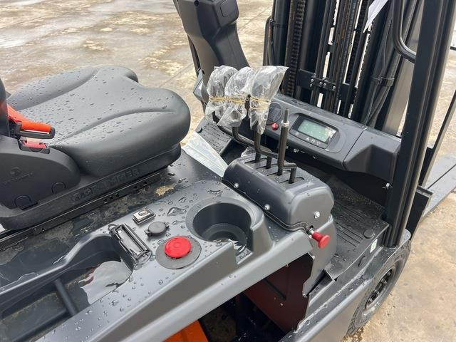 Carretilla elevadora eléctrica Doosan B15T-7 PLUS: foto 9